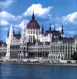 Rent a bus in Budapest with driver photo city 1