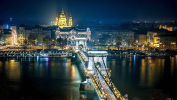 Minibus hire in Budapest with driver photo city 2