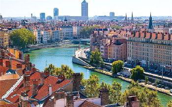 Rent a car with driver in Lyon