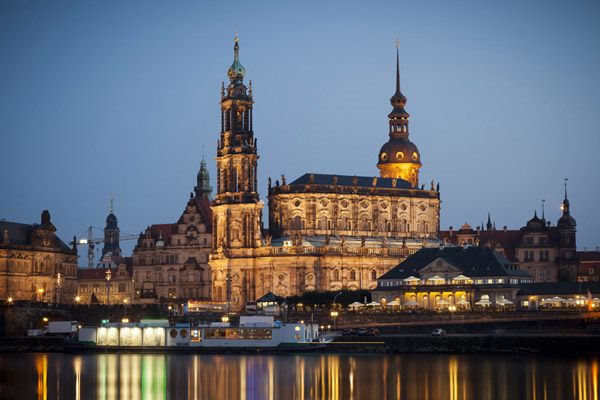 Coach hire in Dresden with chauffeur photo city 1