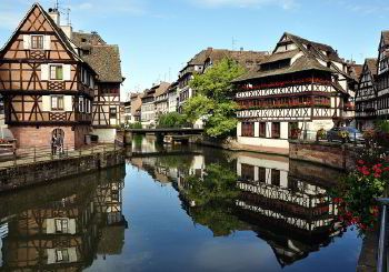Chauffeur service in Strasbourg with driver photo city 2