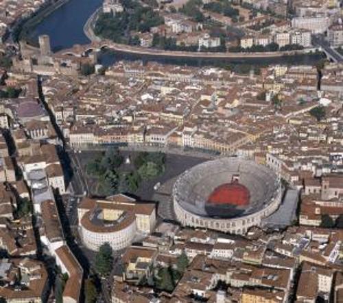 Bus rental in Verona with chauffeur photo city 12