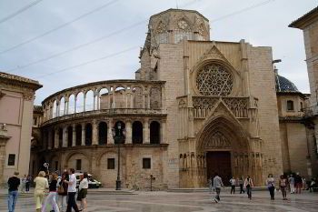 Minibus in Valencia photo city 2