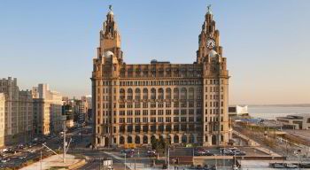 Rent a car with driver in Liverpool photo city 1
