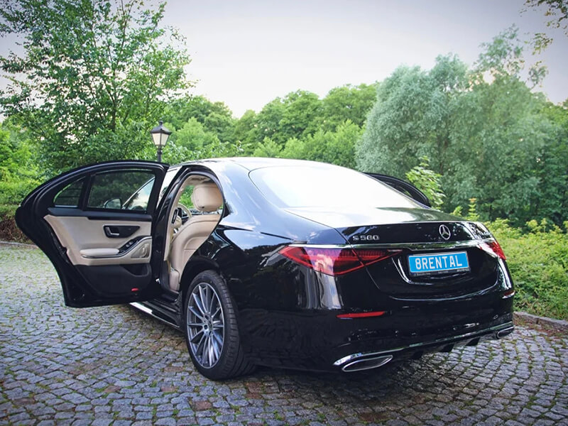 private driver open door