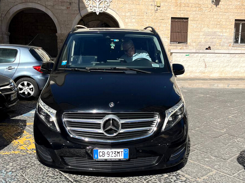smal minibus wtih italian driver